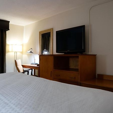 American Inn & Suites Ferndale Bagian luar foto
