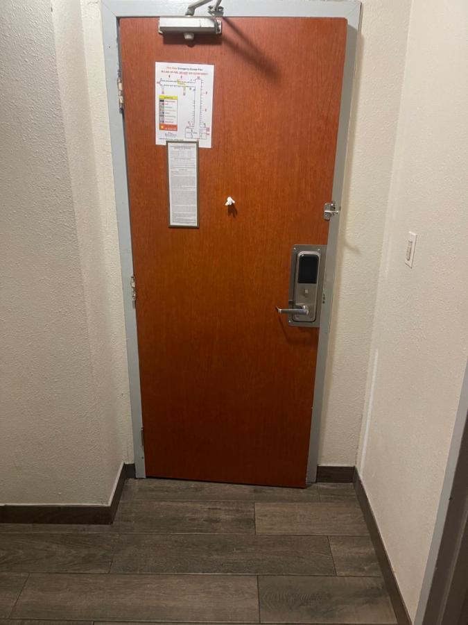 American Inn & Suites Ferndale Bagian luar foto