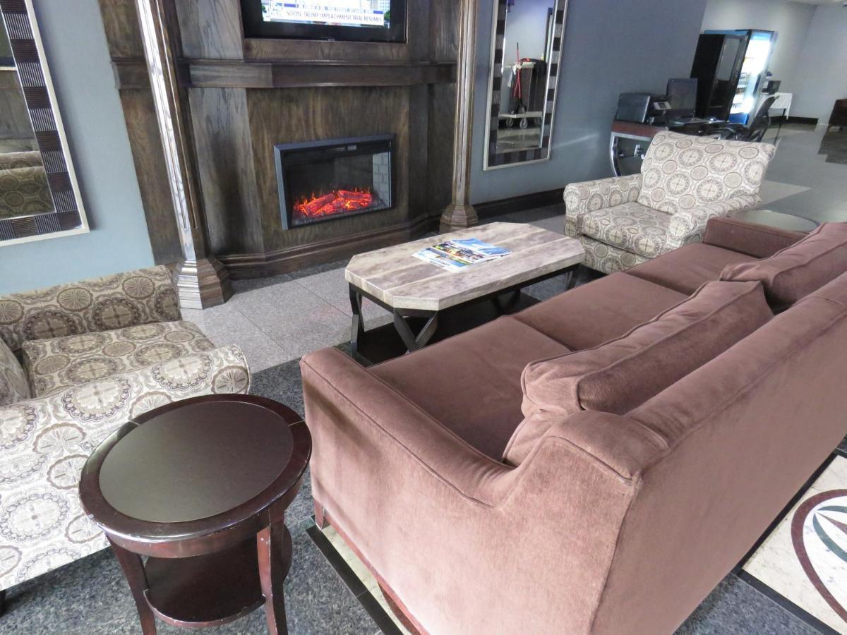 American Inn & Suites Ferndale Bagian luar foto
