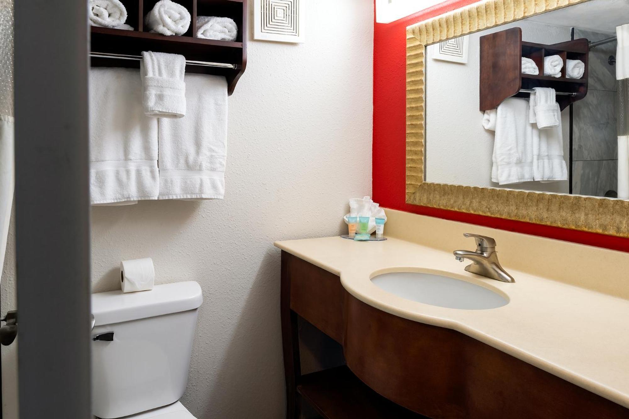 American Inn & Suites Ferndale Bagian luar foto