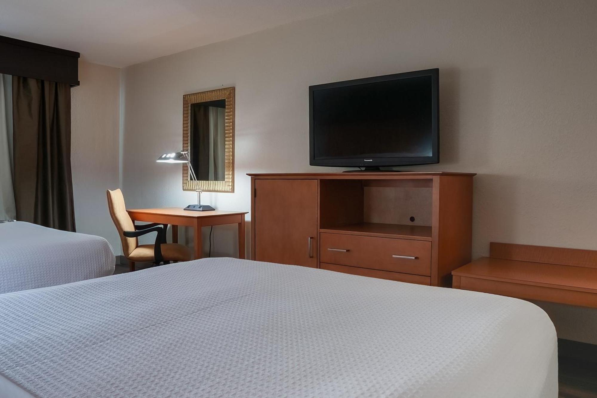 American Inn & Suites Ferndale Bagian luar foto